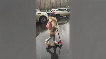 Супер медленная езда на самокате))